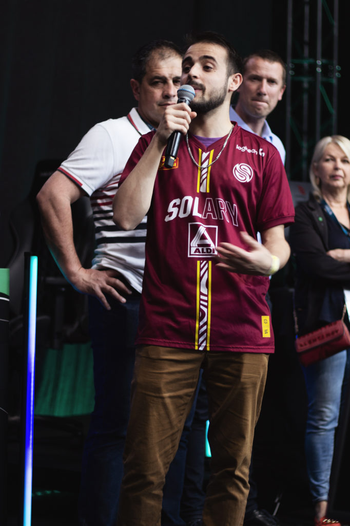 Solary Glutonny sur scène lors de la cérémonie d'ouverture du Thonon Gaming Fest 2023